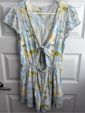 American Eagle Floral Cut-Out-Tie-Front Romper